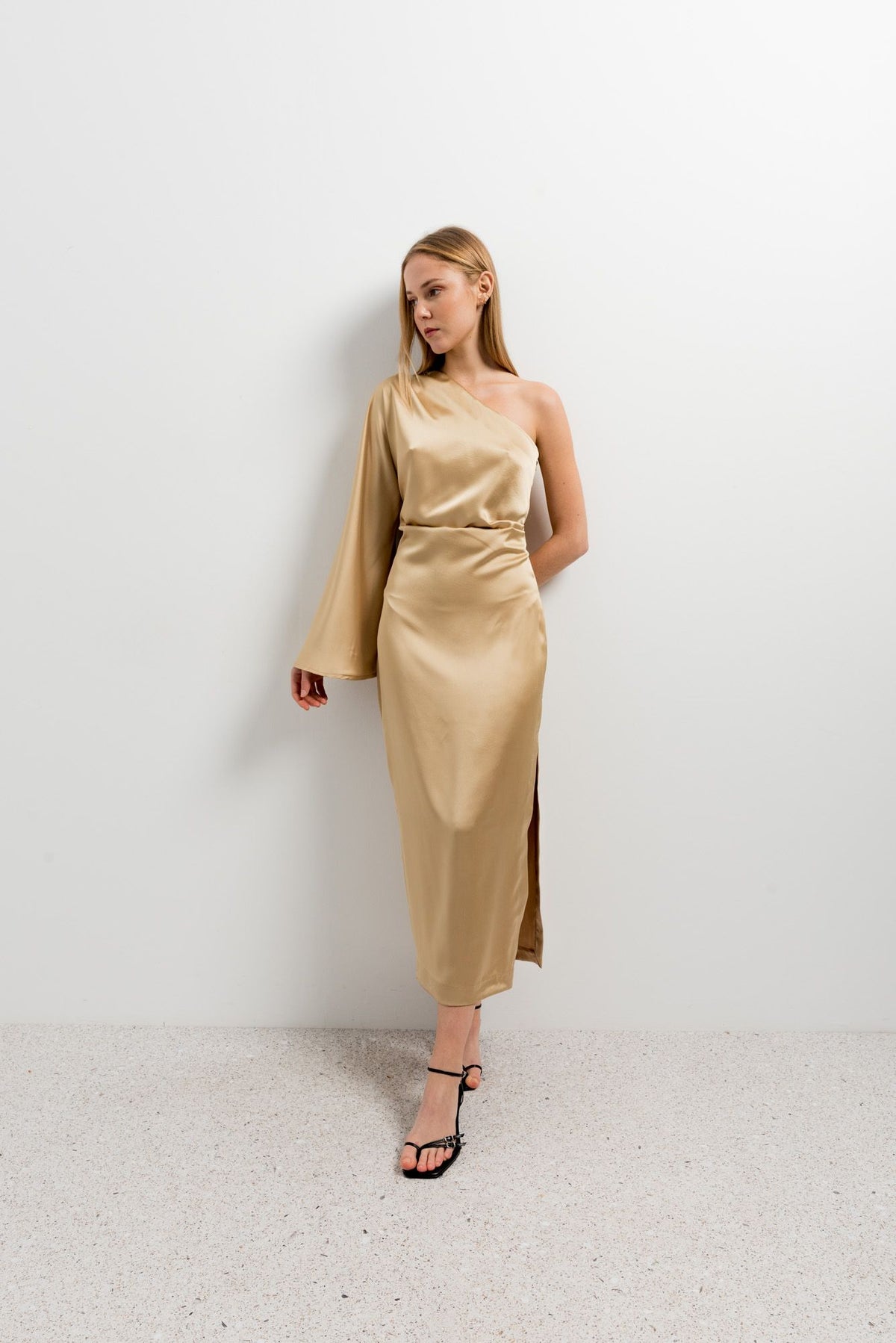 Vestido midi assimétrico, fotografia 4 de 5