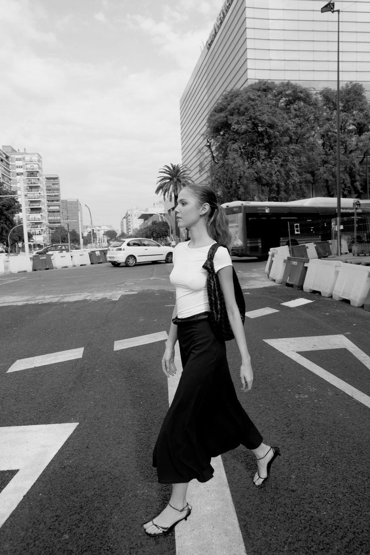 Saia midi com cinto, fotografia 1 de 5