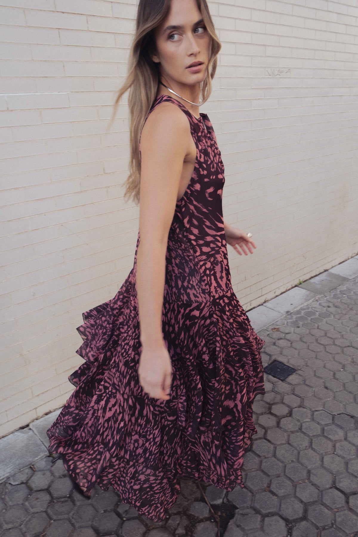 Vestido comprido folhos estampado, fotografia 5 de 6