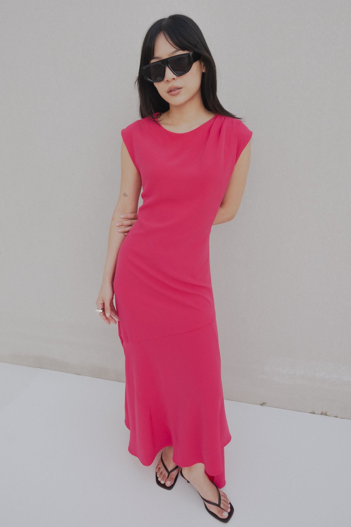 Vestido midi assimétrico, fotografia 3 de 8