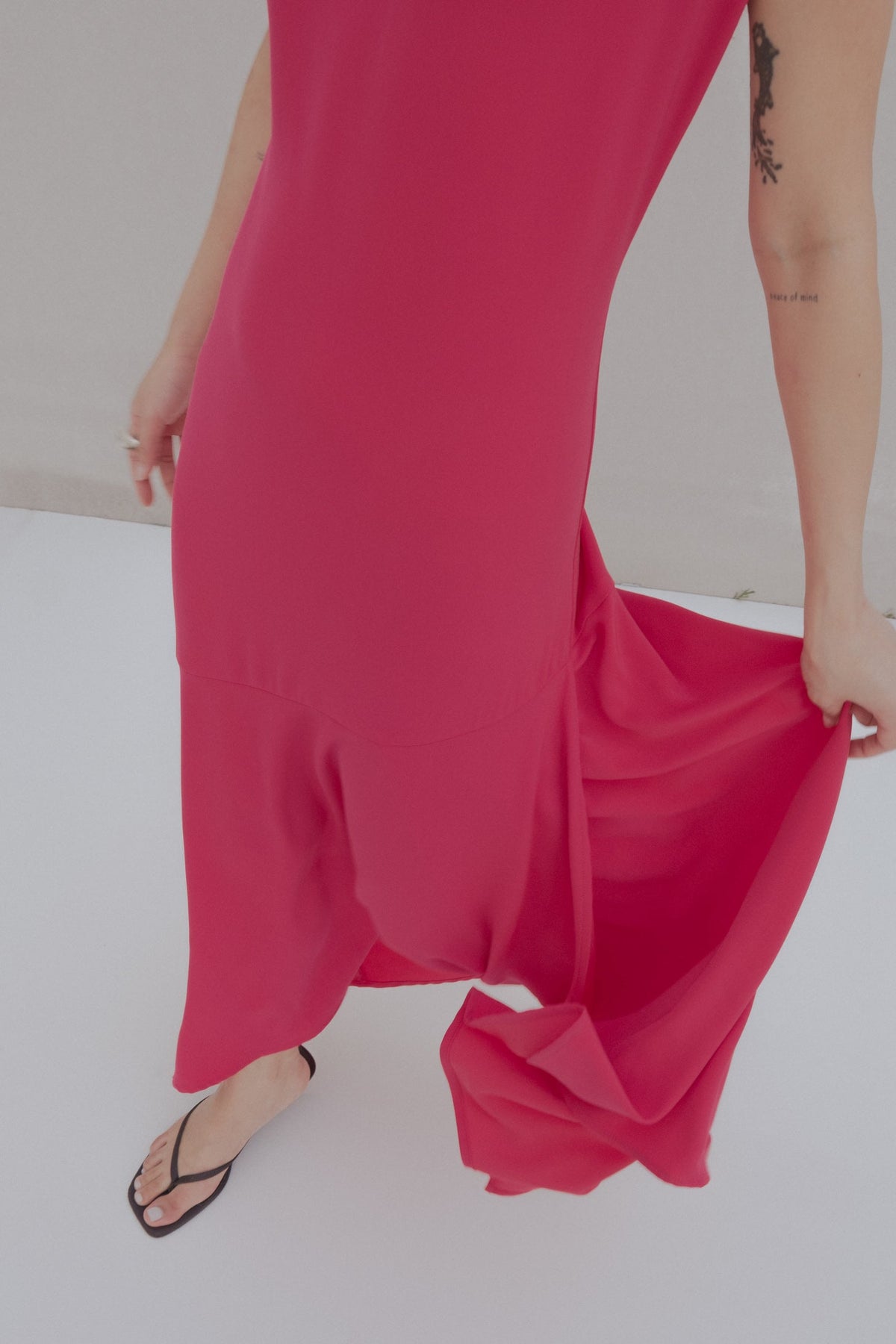 Vestido midi assimétrico, fotografia 6 de 8
