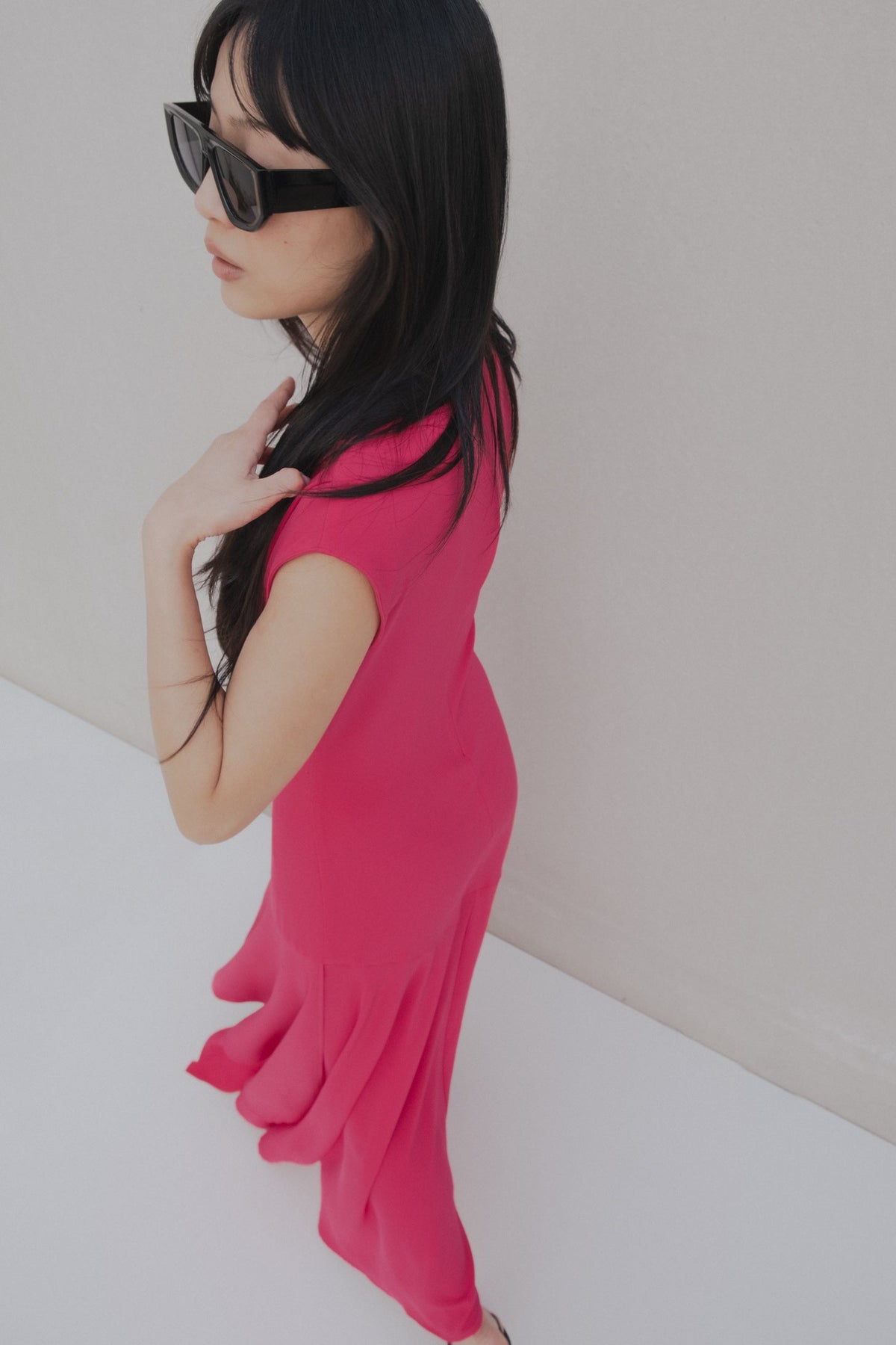 Vestido midi assimétrico, fotografia 7 de 8