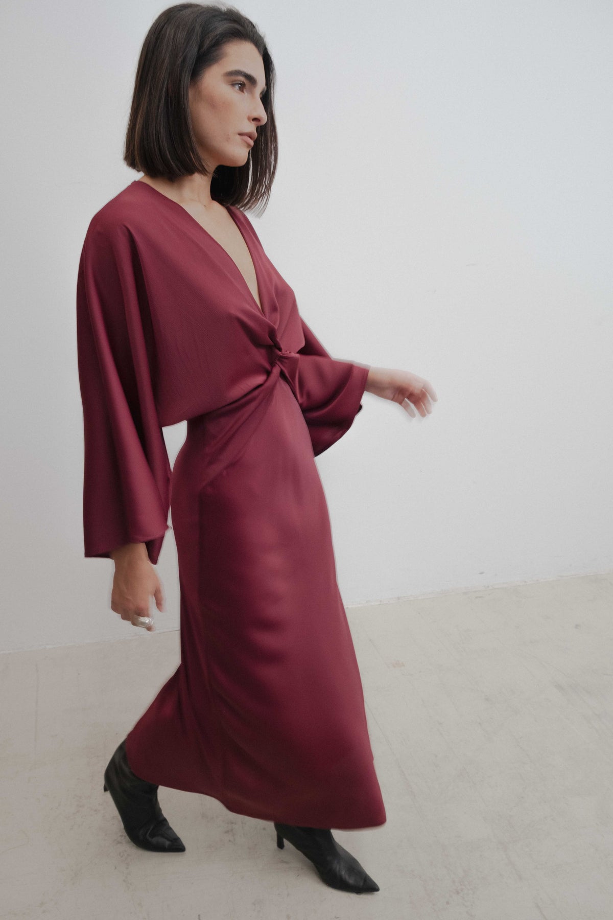 Vestido acetinado nó, fotografia 1 de 7