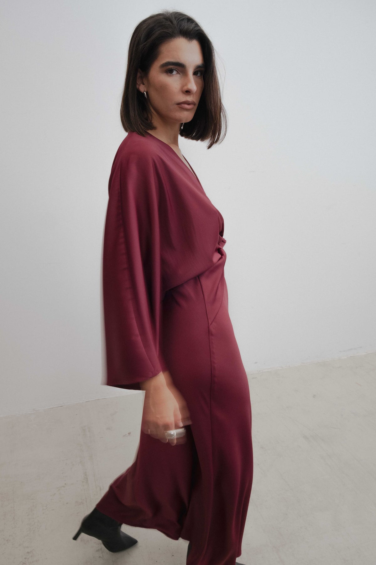 Vestido acetinado nó, fotografia 3 de 7
