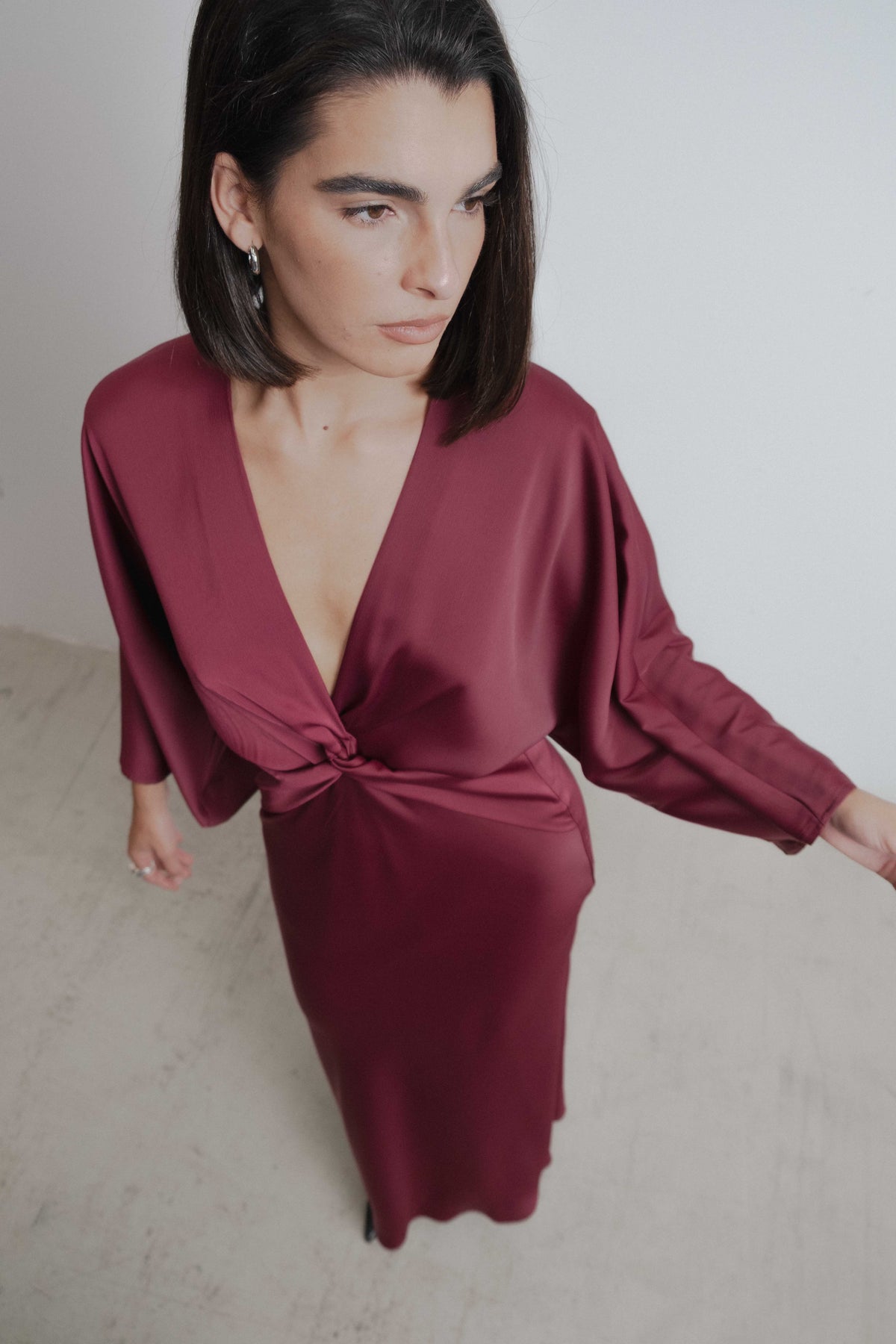 Vestido acetinado nó, fotografia 5 de 7