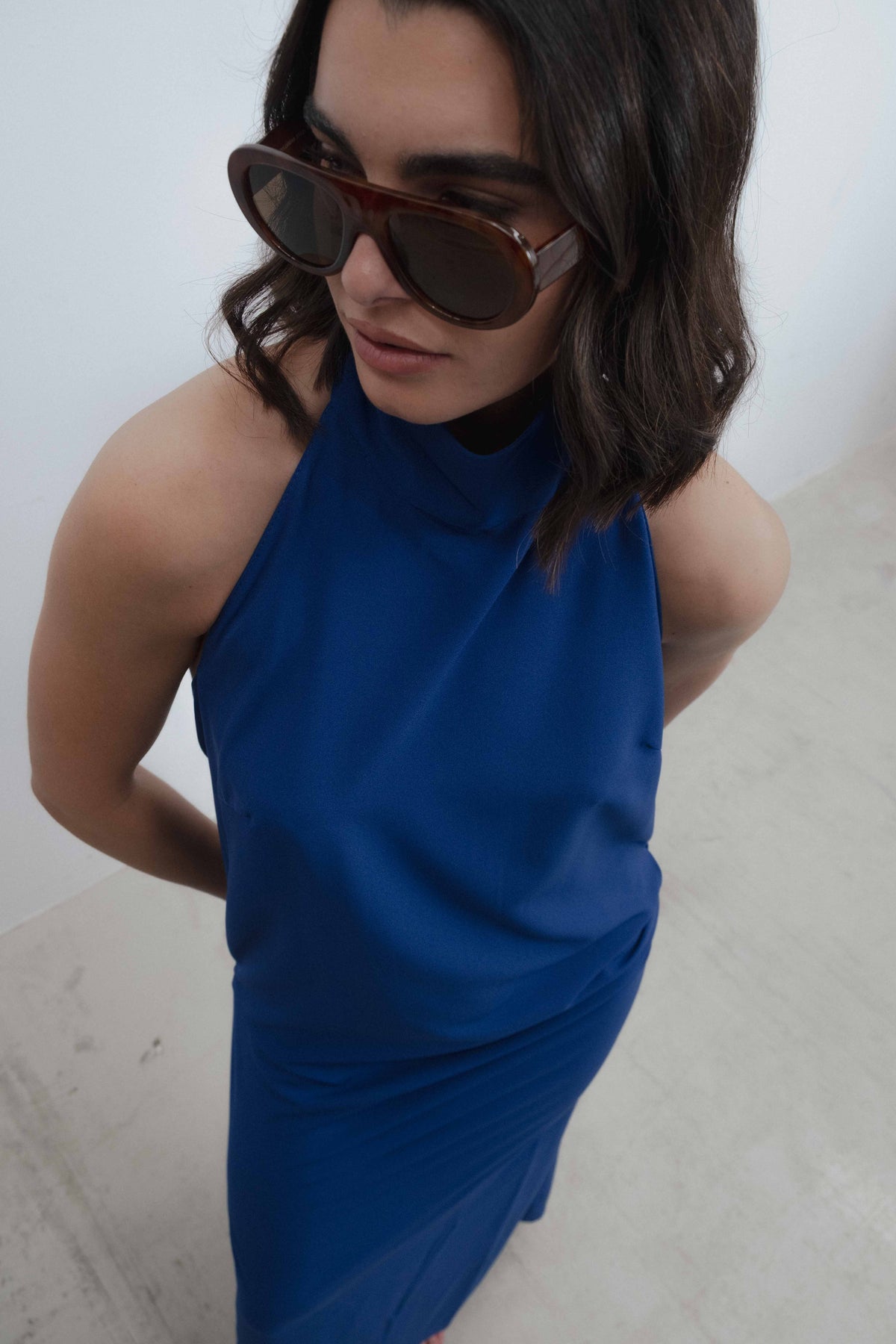 Vestido gola halter, fotografia 4 de 6