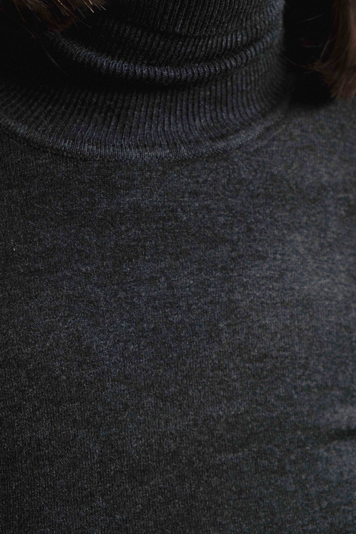 Camisola básica malha gola subida, fotografia 7 de 7