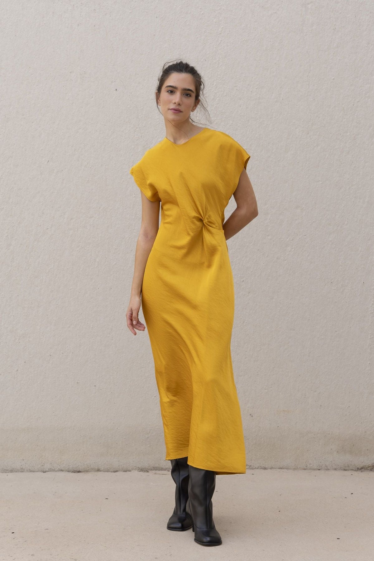 Vestido acetinado, fotografia 1 de 9