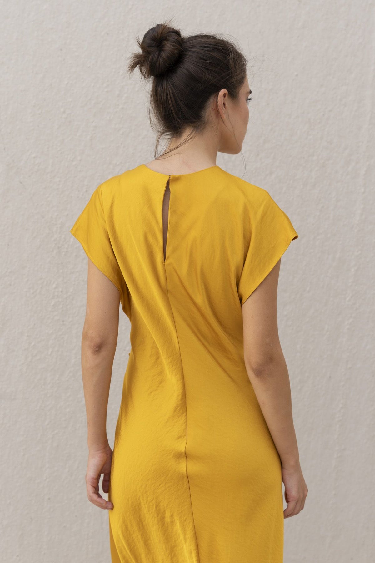Vestido acetinado, fotografia 5 de 9