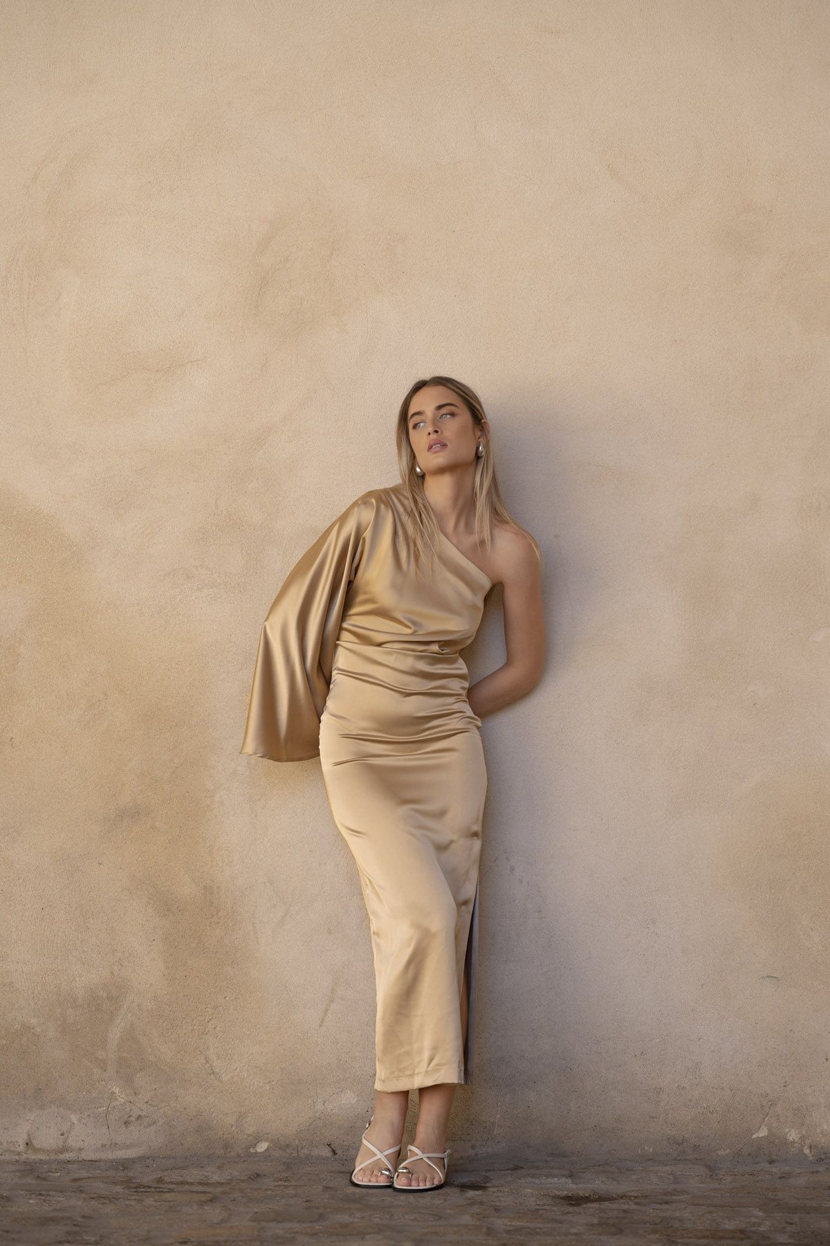 Vestido midi assimétrico, fotografia 1 de 5