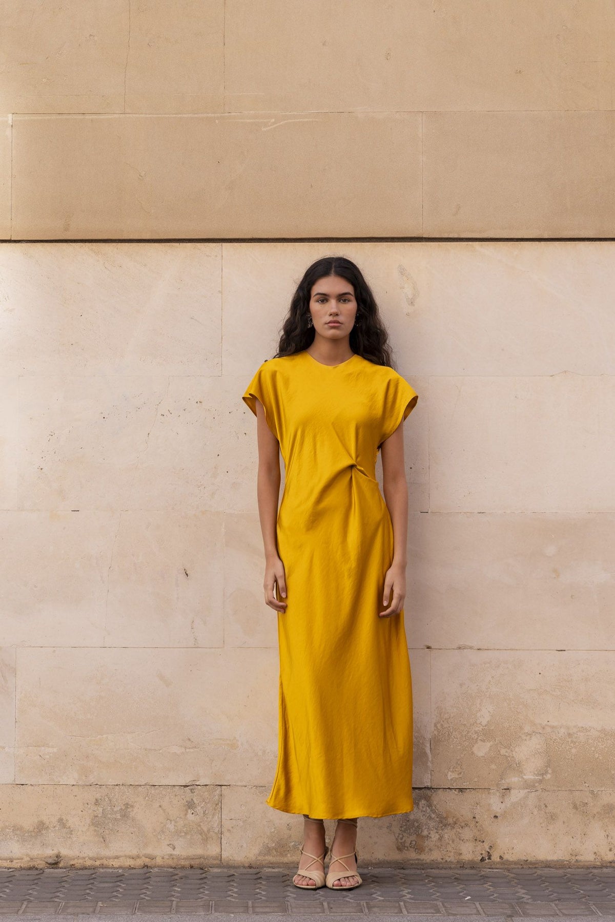 Vestido acetinado, fotografia 6 de 9