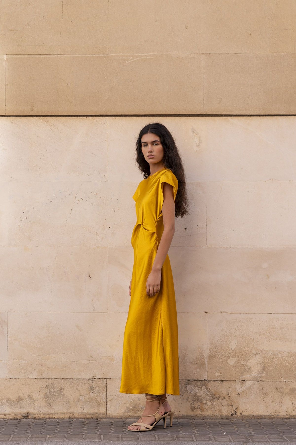 Vestido acetinado, fotografia 7 de 9