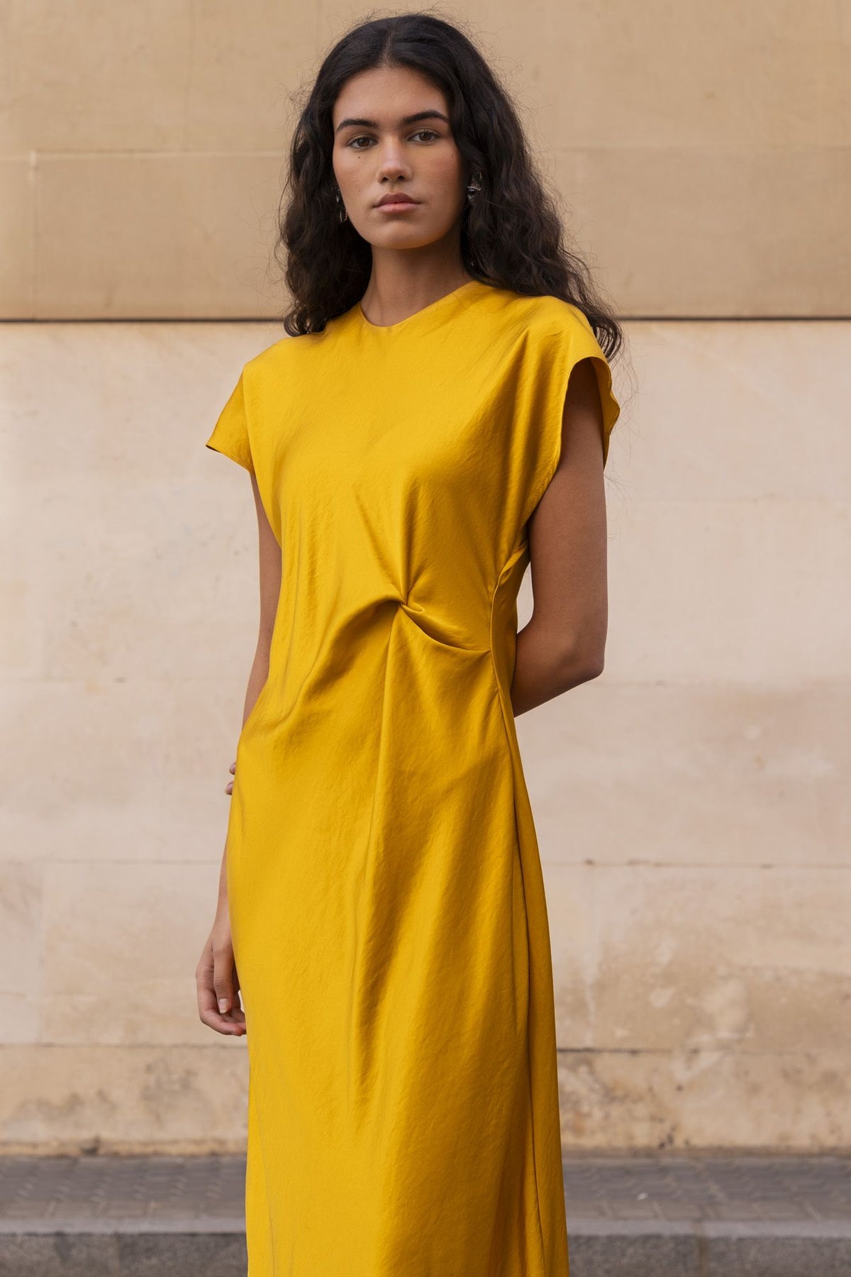Vestido acetinado, fotografia 9 de 9