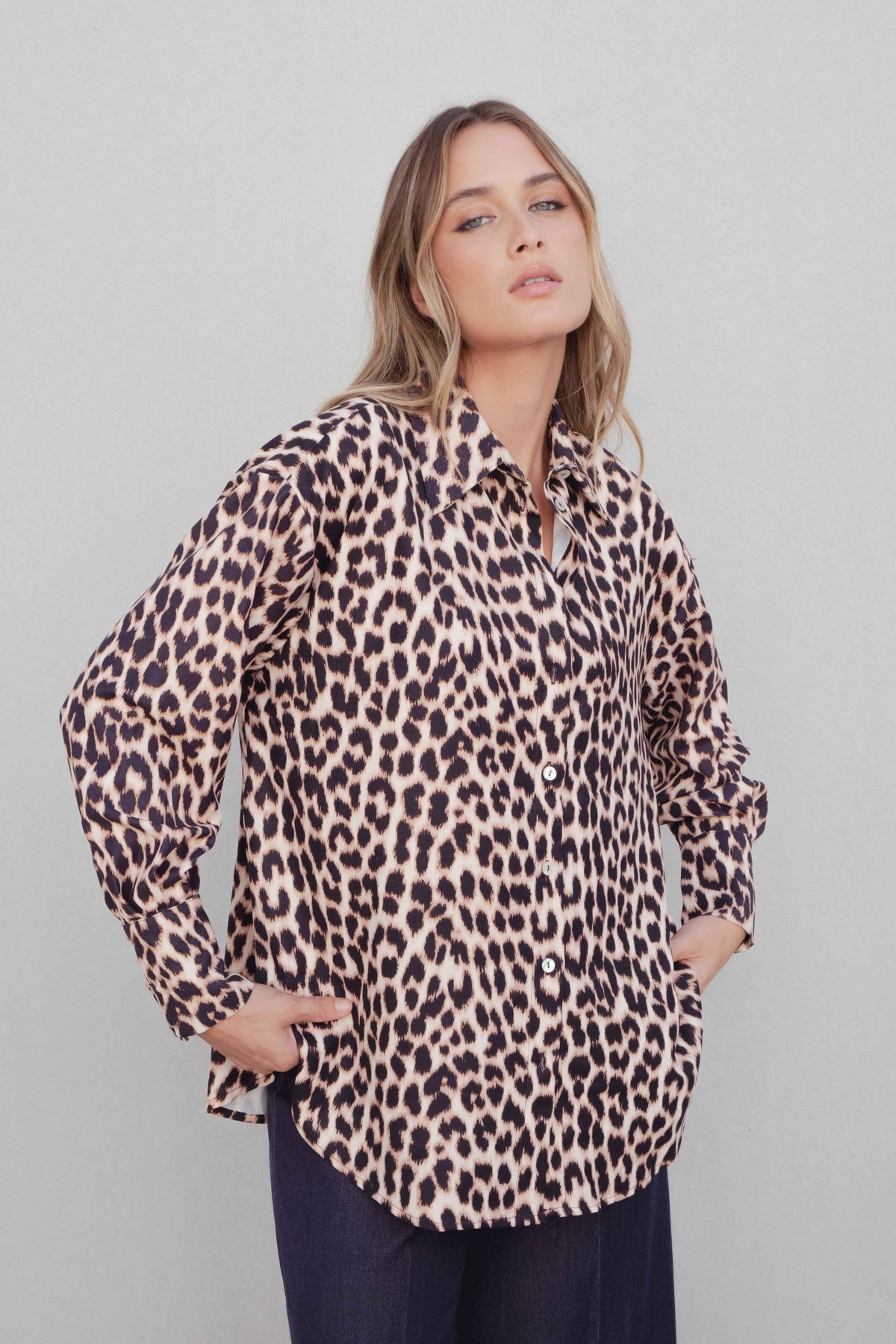 Camisa estampada animal print, fotografia 4 de 6