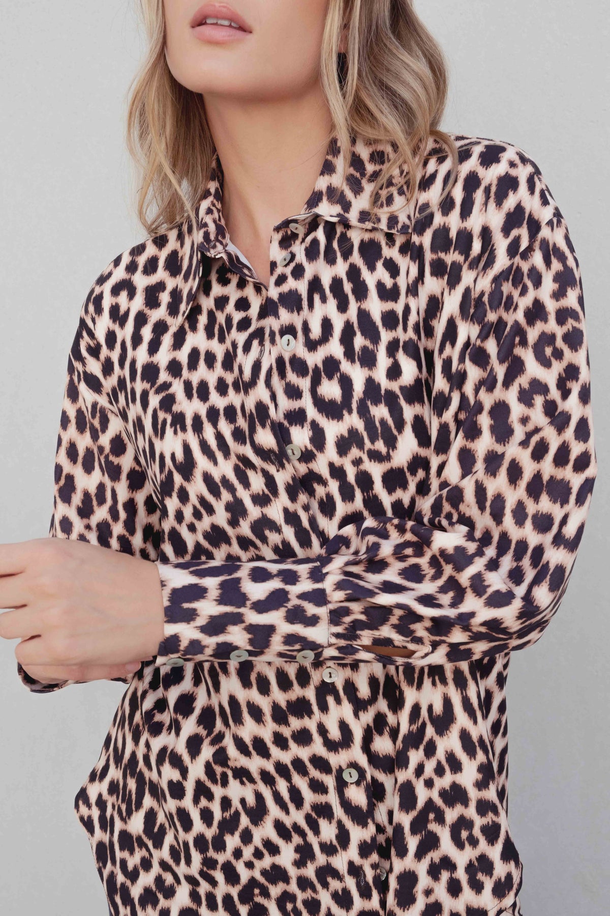 Camisa estampada animal print, fotografia 3 de 6
