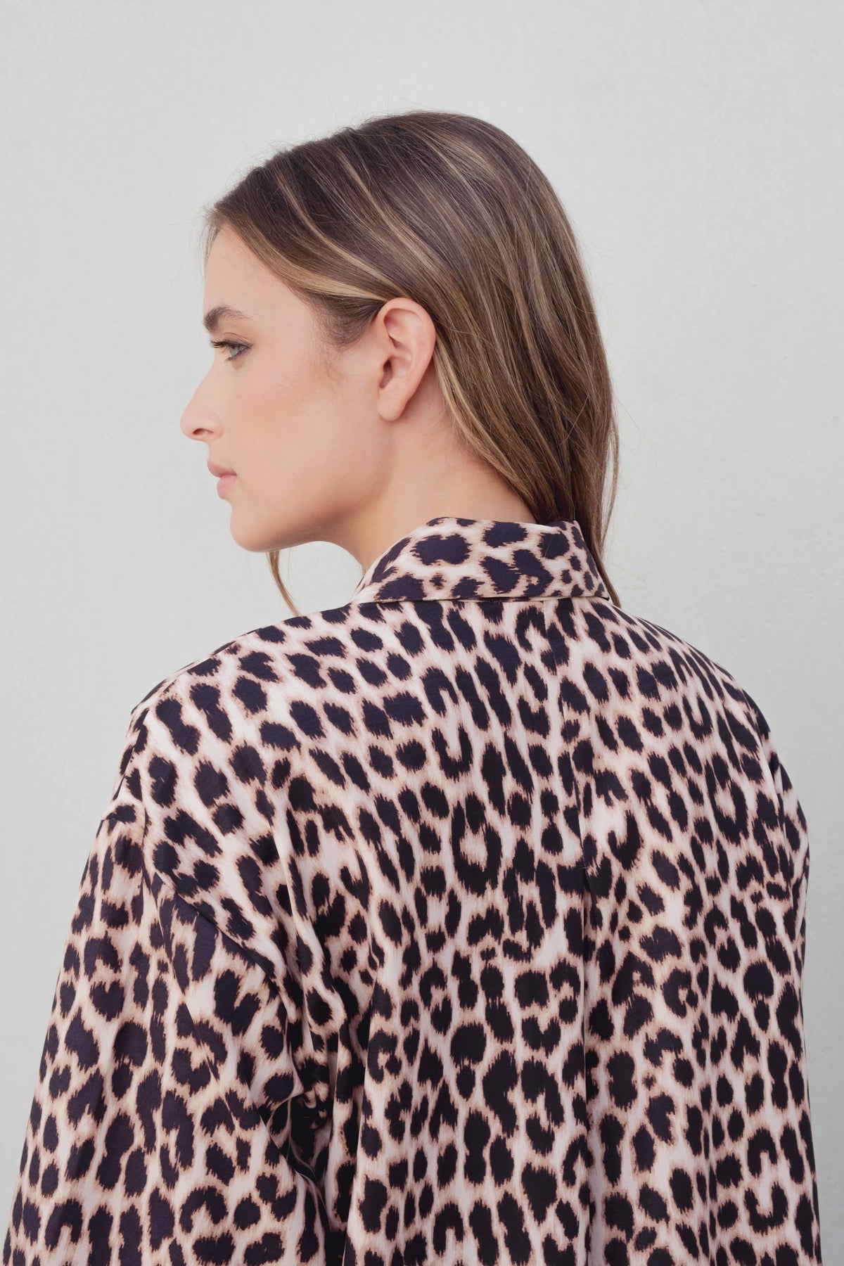 Camisa estampada animal print, fotografia 5 de 6
