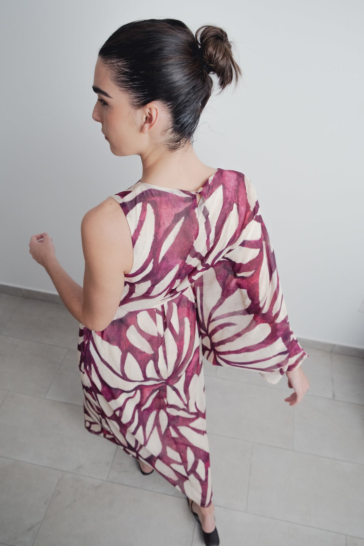 Vestido assimétrico estampado, fotografia 1 de 7