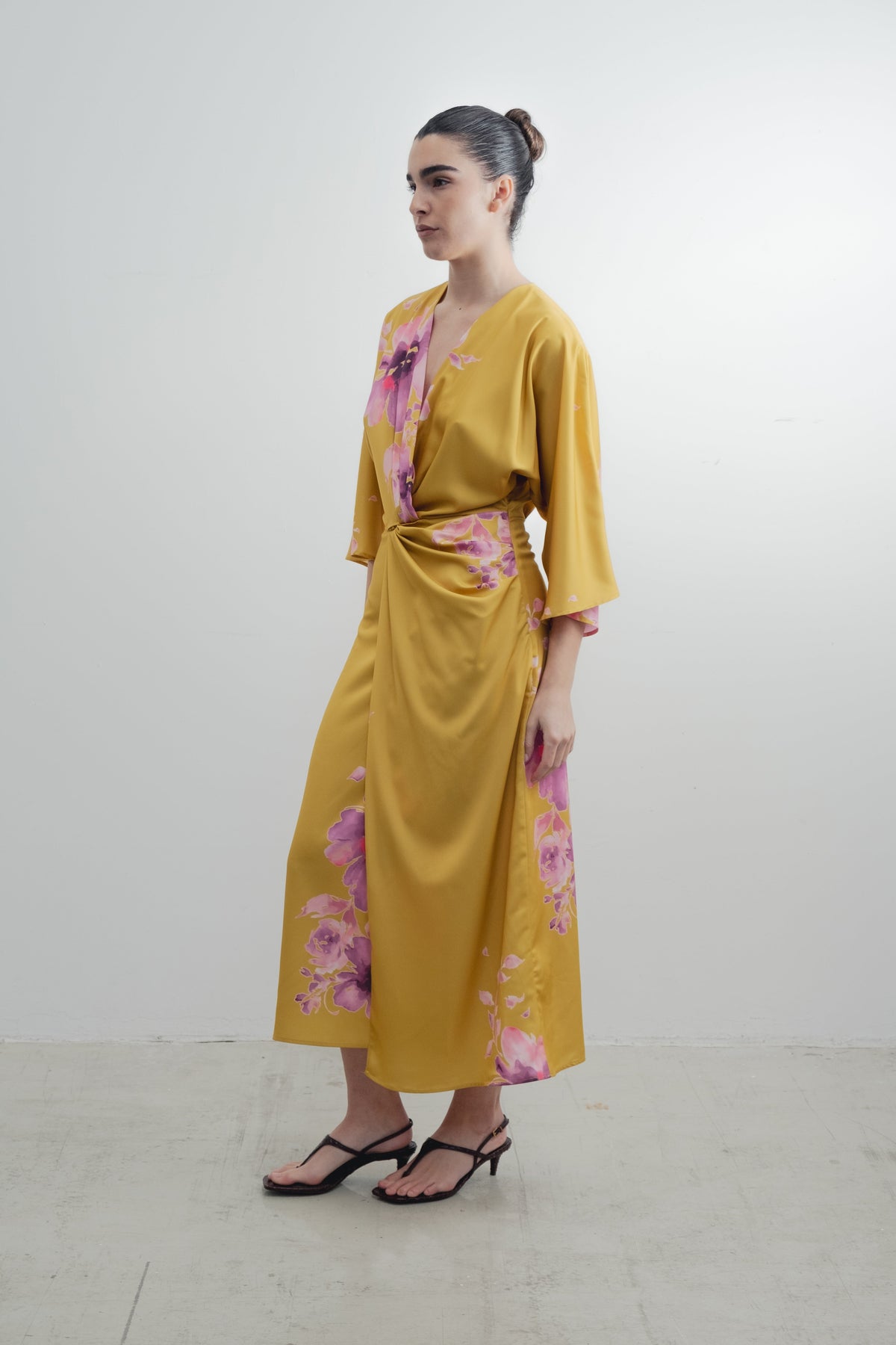 Vestido midi estampado acetinado, fotografia 3 de 7