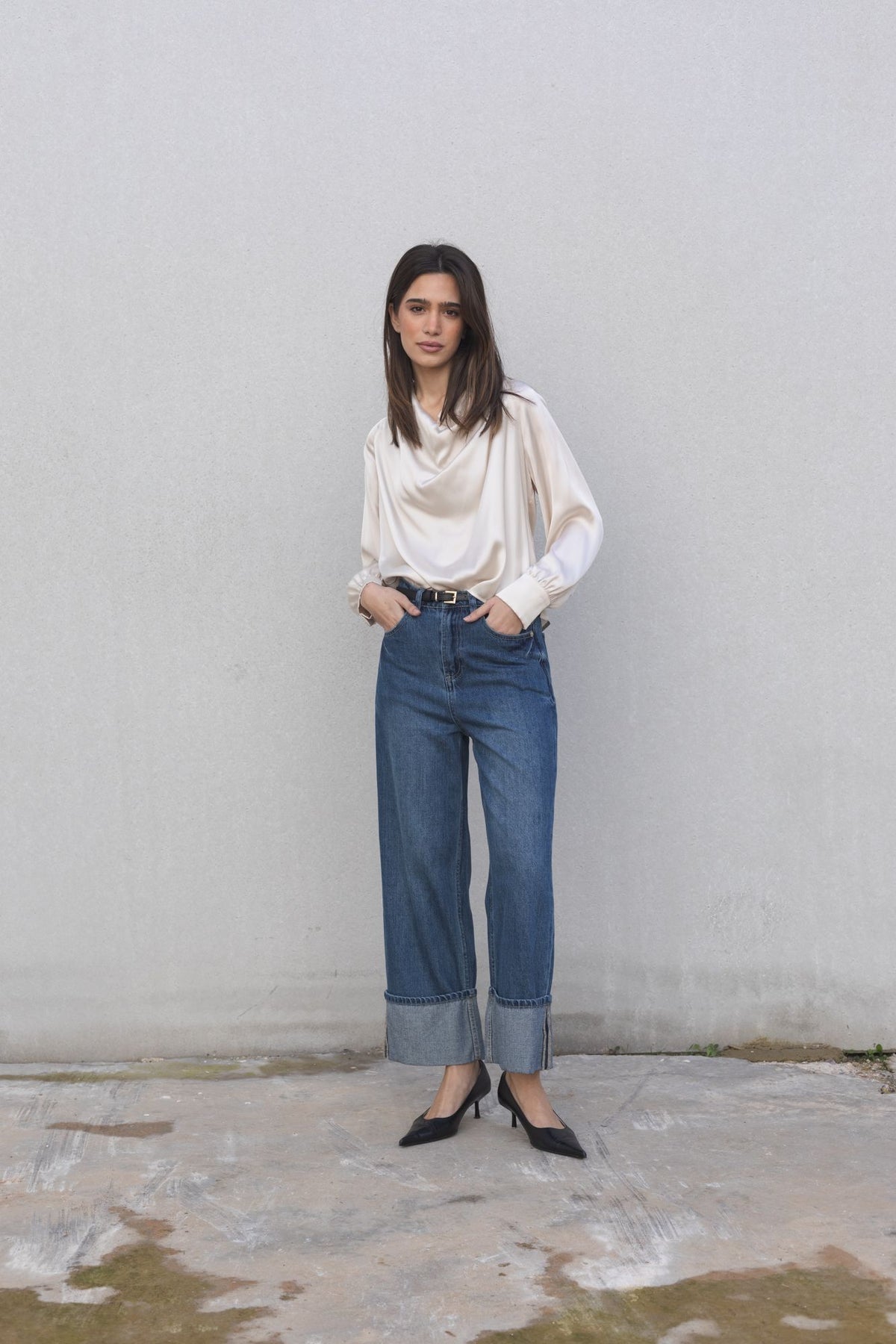 Blusa acetinada laçada