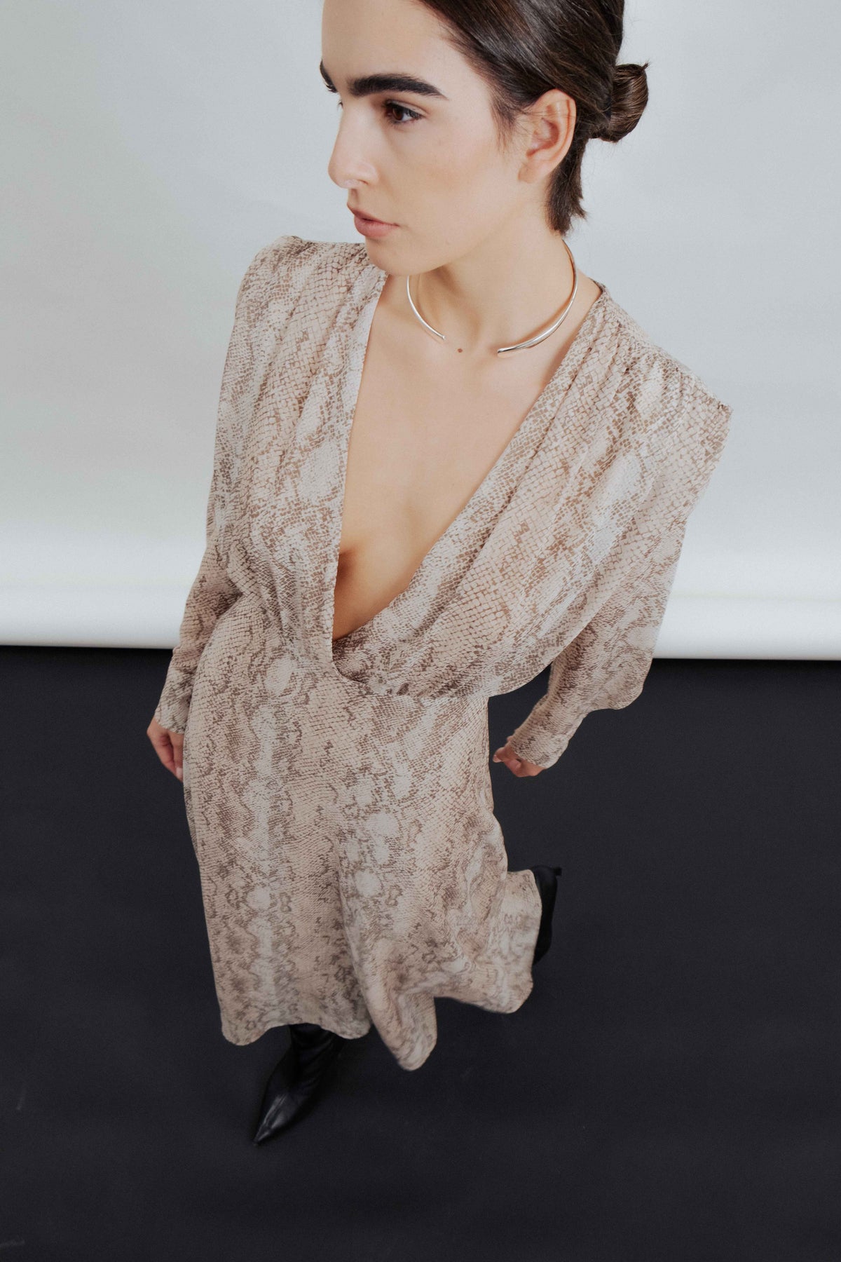 Vestido chiffon estampado animal, fotografia 4 de 5