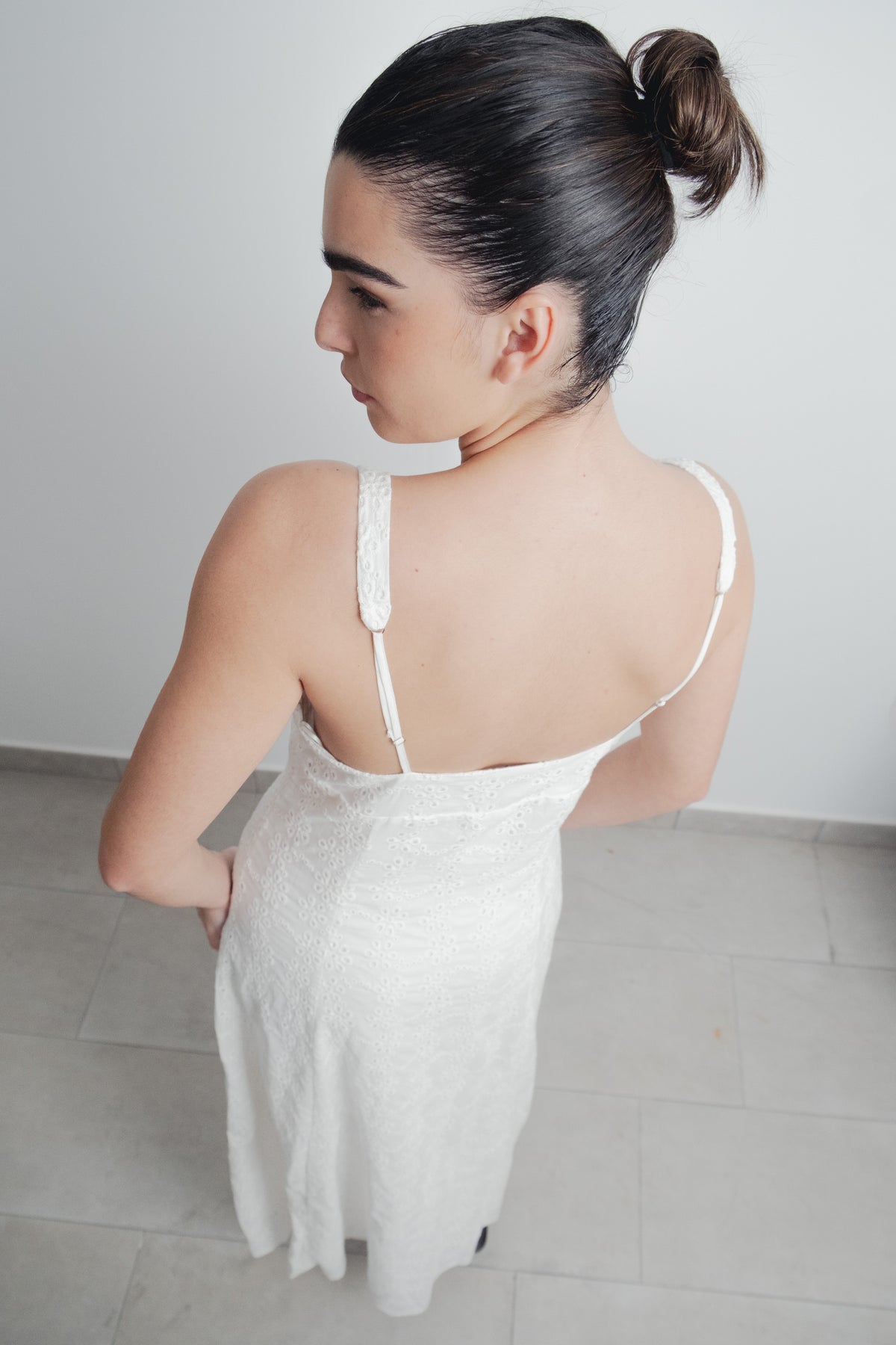 Vestido midi perfurado, fotografia 4 de 5