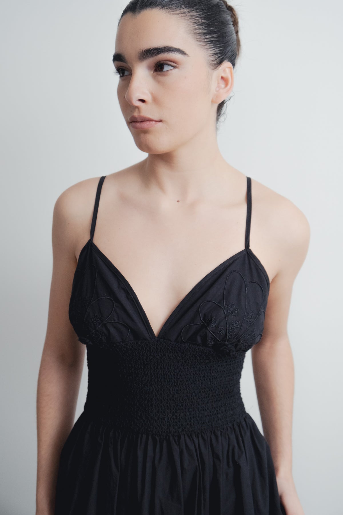 Vestido midi bordado, fotografia 1 de 5