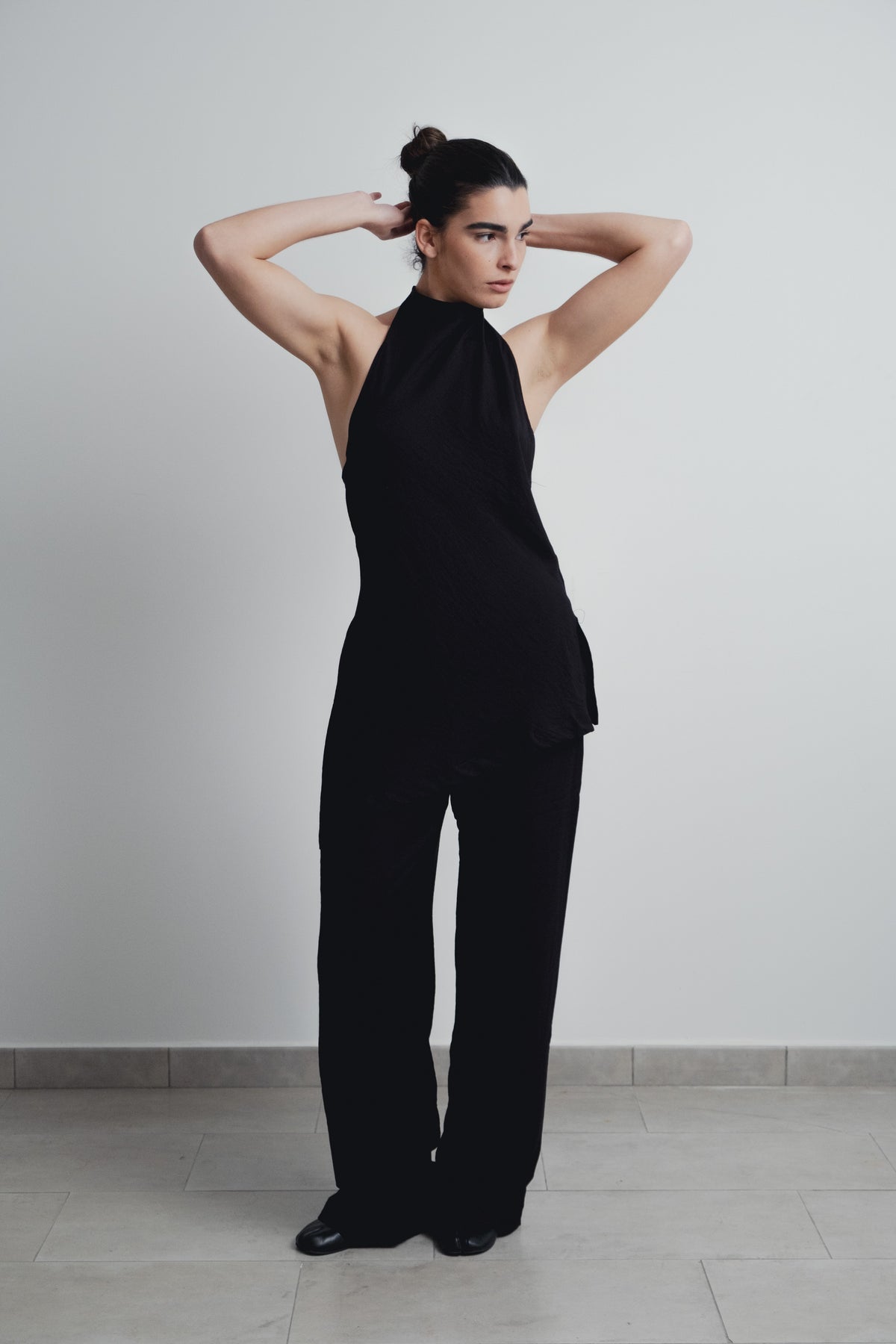 Calças fluidas, fotografia 2 de 6