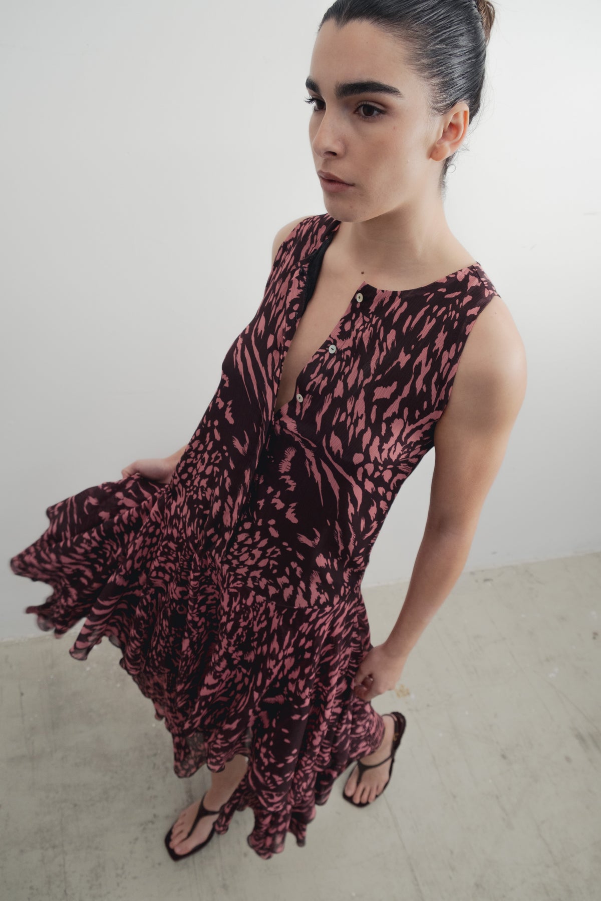 Vestido comprido folhos estampado, fotografia 1 de 6