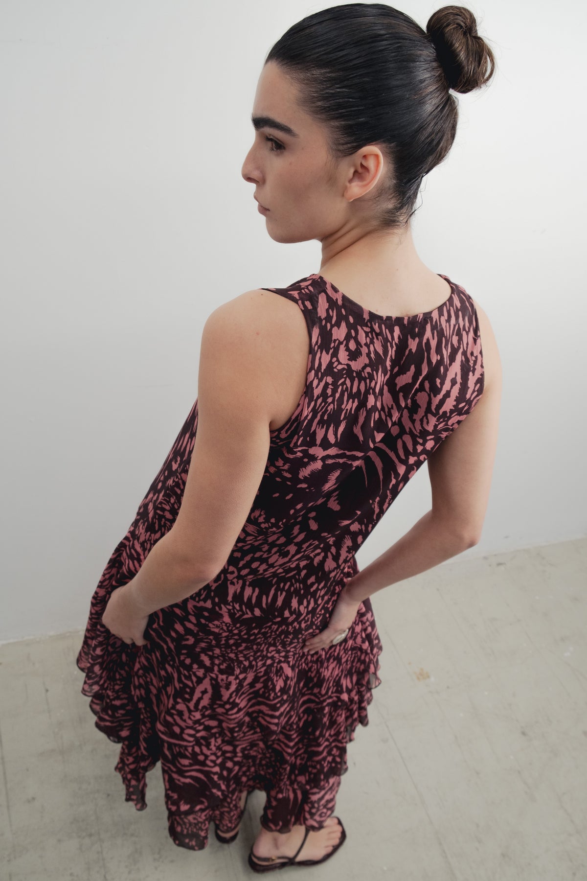 Vestido comprido folhos estampado, fotografia 4 de 6