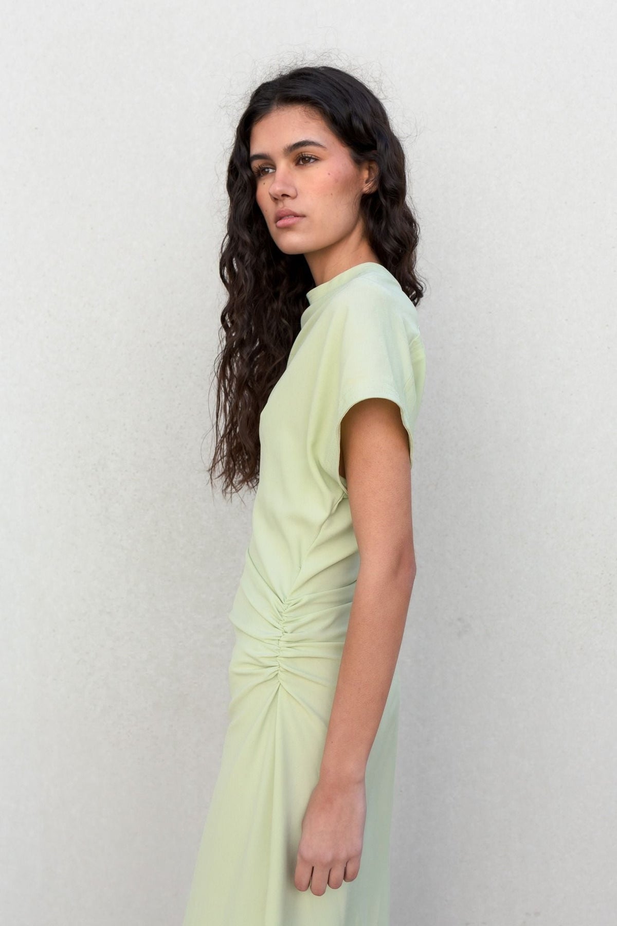 Vestido midi franzido, fotografia 4 de 10