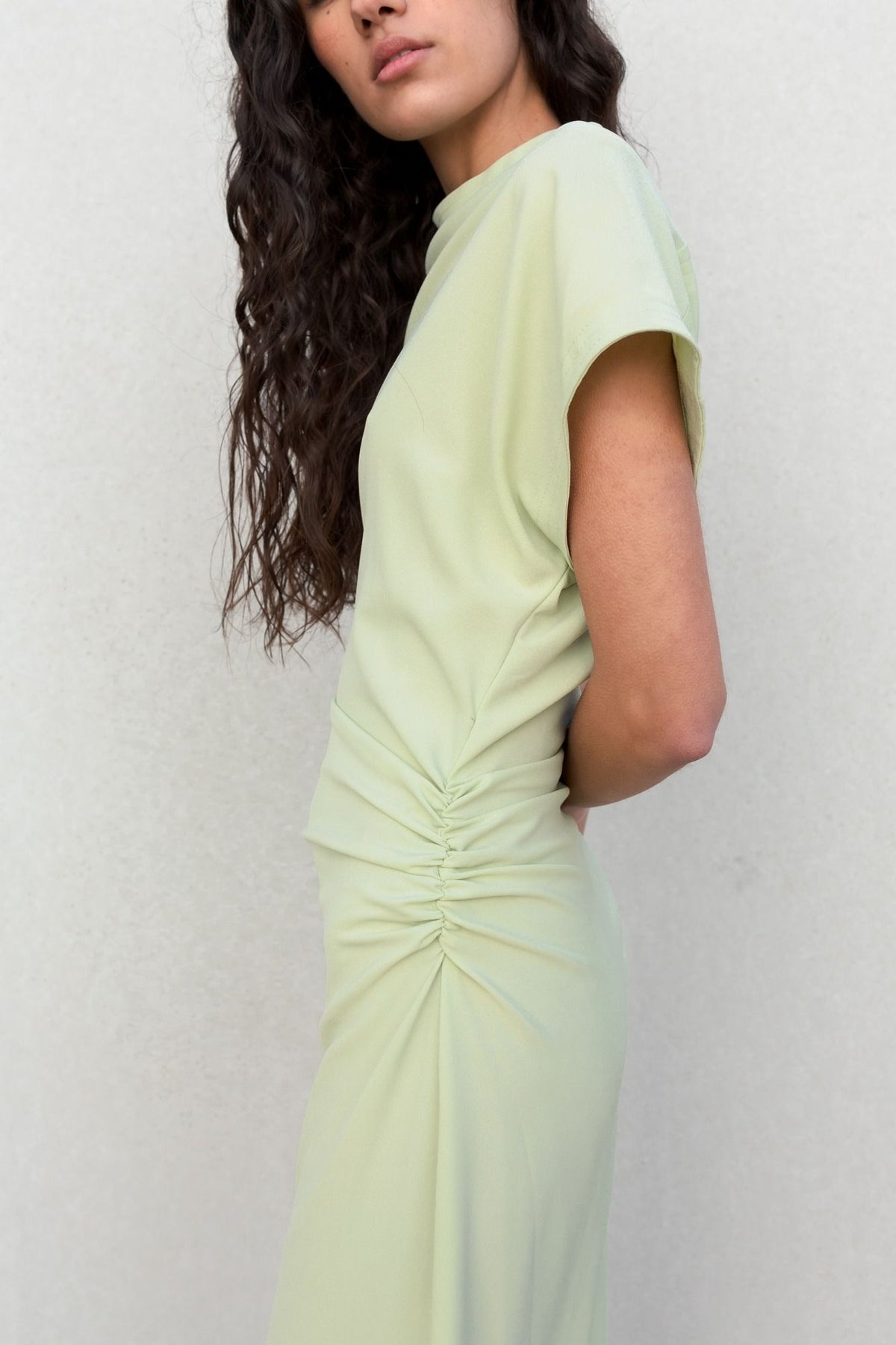 Vestido midi franzido, fotografia 5 de 10