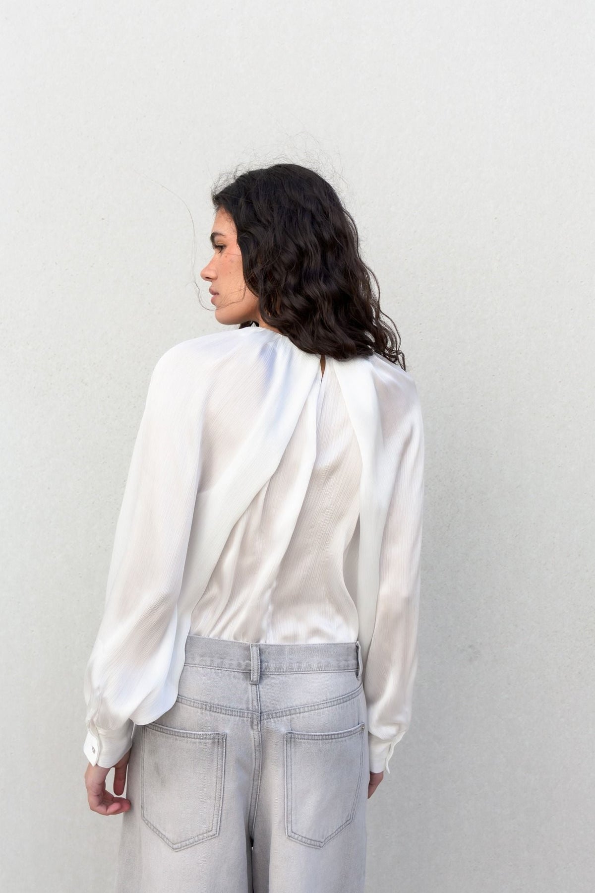 Blusa acetinada, fotografia 8 de 8