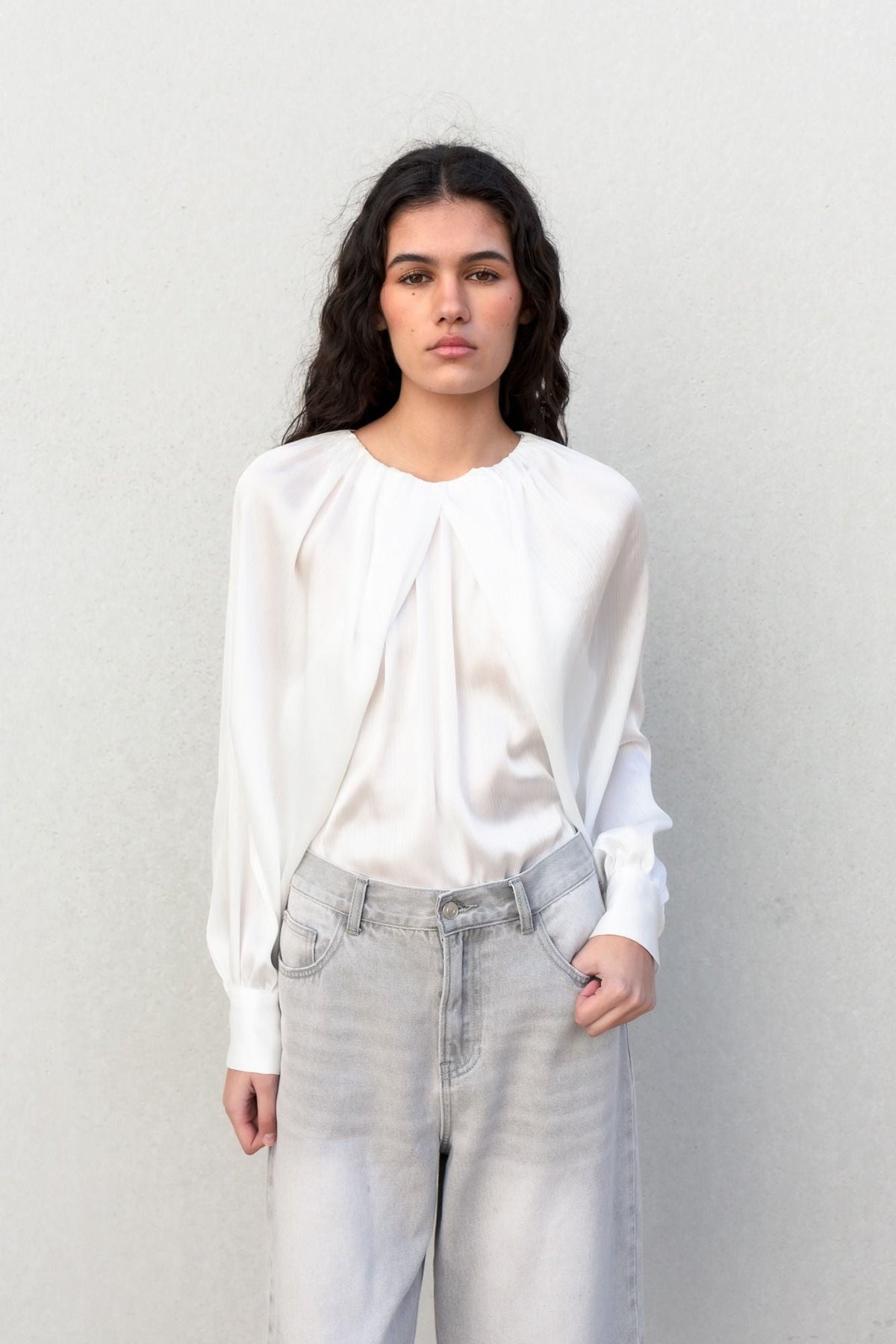 Blusa acetinada, fotografia 6 de 8